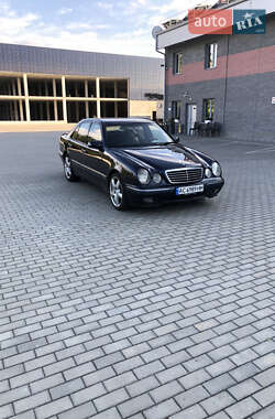 Седан Mercedes-Benz E-Class 2001 в 