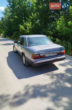 Седан Mercedes-Benz E-Class 1987 в 