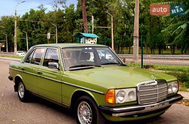 Седан Mercedes-Benz E-Class 1984 в Дніпрі