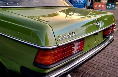 Седан Mercedes-Benz E-Class 1984 в 
