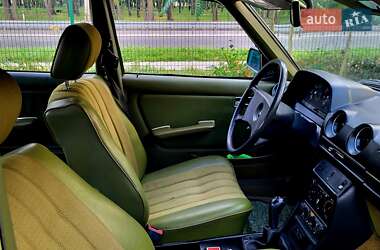 Седан Mercedes-Benz E-Class 1984 в 