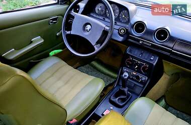 Седан Mercedes-Benz E-Class 1984 в 