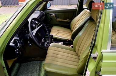 Седан Mercedes-Benz E-Class 1984 в 