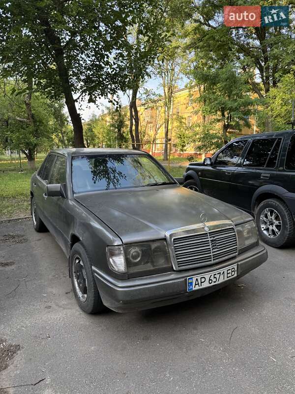 Седан Mercedes-Benz E-Class 1988 в Краматорске