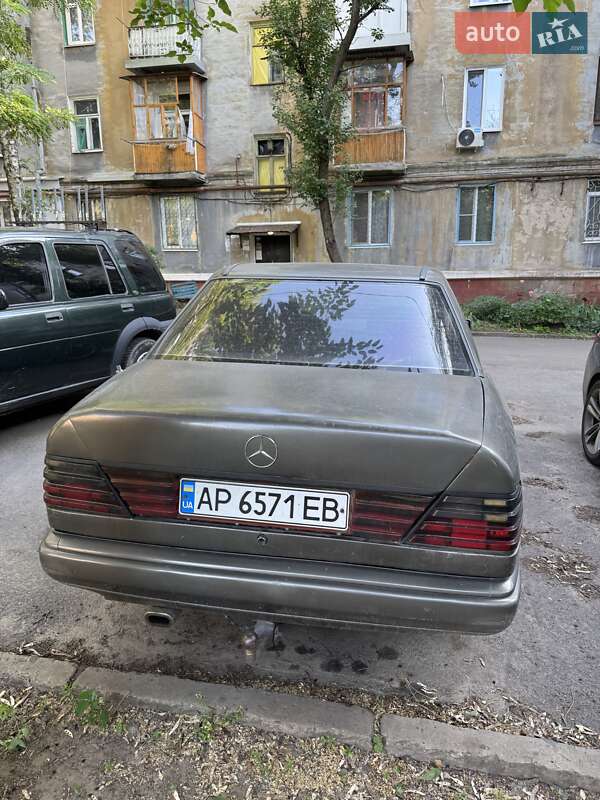 Седан Mercedes-Benz E-Class 1988 в Краматорске
