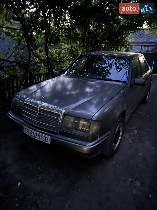 Седан Mercedes-Benz E-Class 1988 в Краматорске