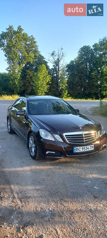 Седан Mercedes-Benz E-Class 2010 в Львове