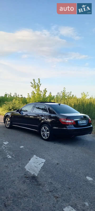 Седан Mercedes-Benz E-Class 2010 в Львове