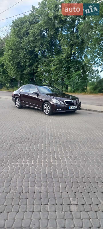 Седан Mercedes-Benz E-Class 2010 в Львове
