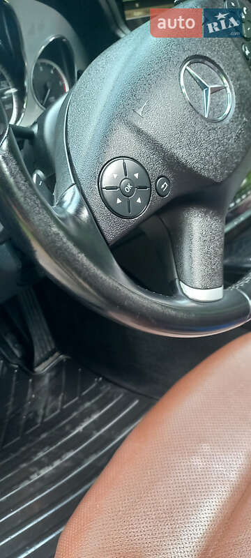 Седан Mercedes-Benz E-Class 2010 в Львове