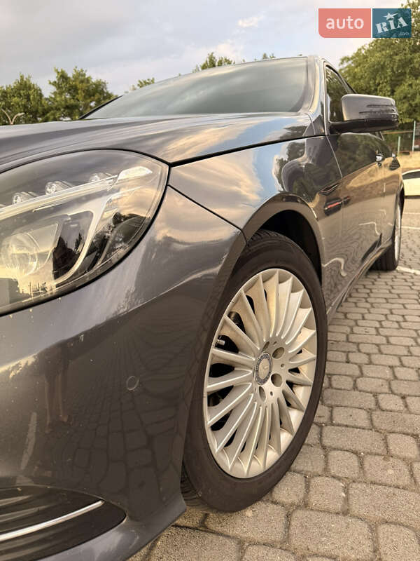 Седан Mercedes-Benz E-Class 2014 в Ужгороде
