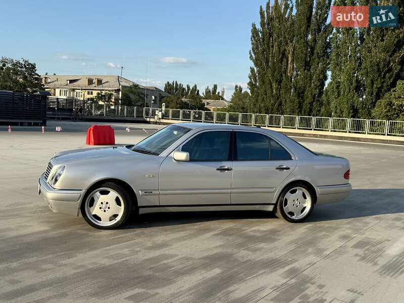 Седан Mercedes-Benz E-Class 1999 в Киеве