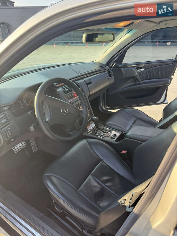 Седан Mercedes-Benz E-Class 1999 в Киеве