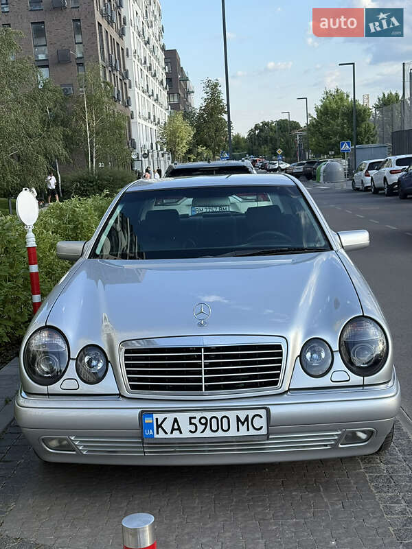 Седан Mercedes-Benz E-Class 1999 в Киеве