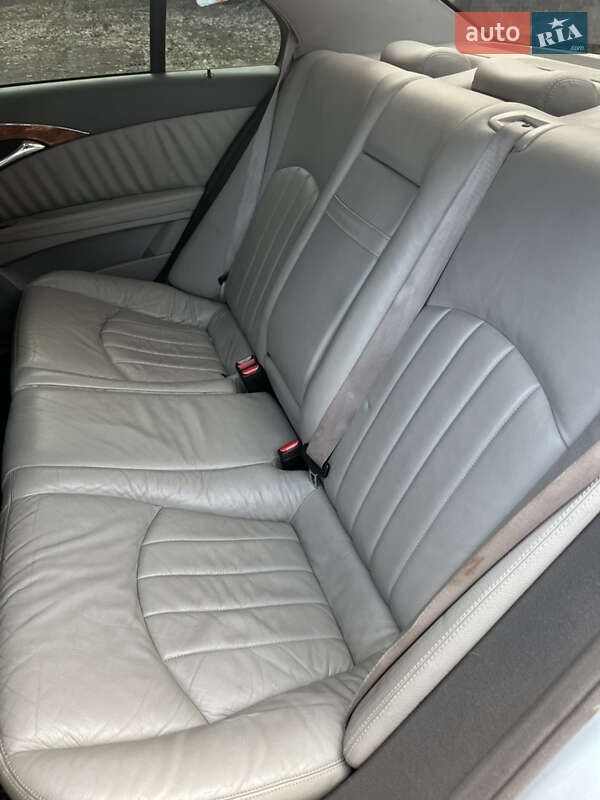 Седан Mercedes-Benz E-Class 2006 в Черновцах