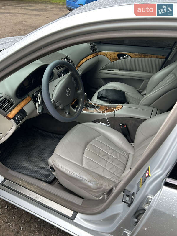 Седан Mercedes-Benz E-Class 2006 в Черновцах