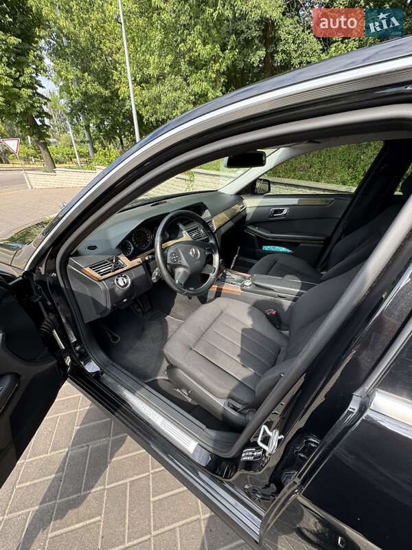 Седан Mercedes-Benz E-Class 2011 в Киеве