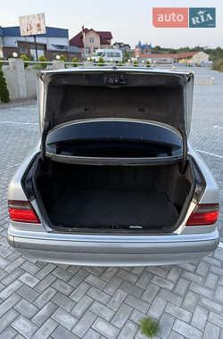 Седан Mercedes-Benz E-Class 2000 в 
