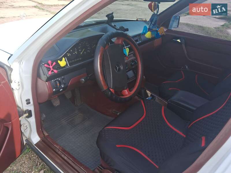 Седан Mercedes-Benz E-Class 1989 в Запорожье