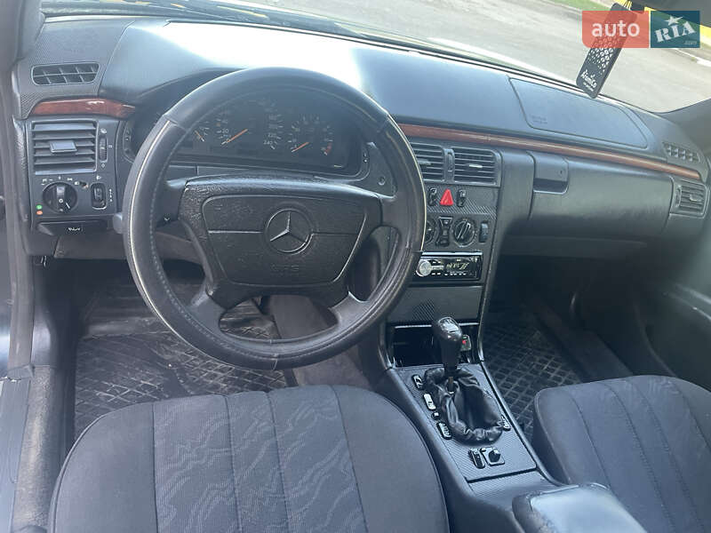 Седан Mercedes-Benz E-Class 1997 в Виннице