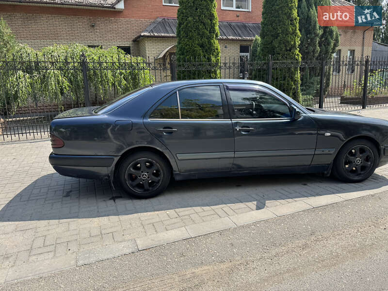 Седан Mercedes-Benz E-Class 1996 в Запорожье