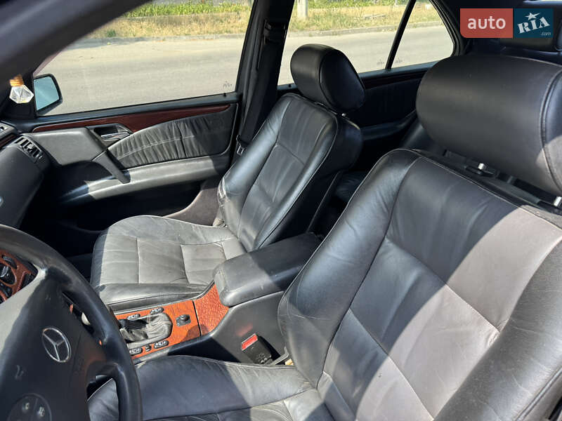 Седан Mercedes-Benz E-Class 1996 в Запорожье