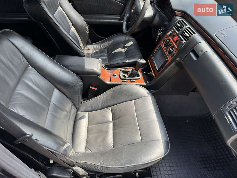 Седан Mercedes-Benz E-Class 1996 в Запорожье
