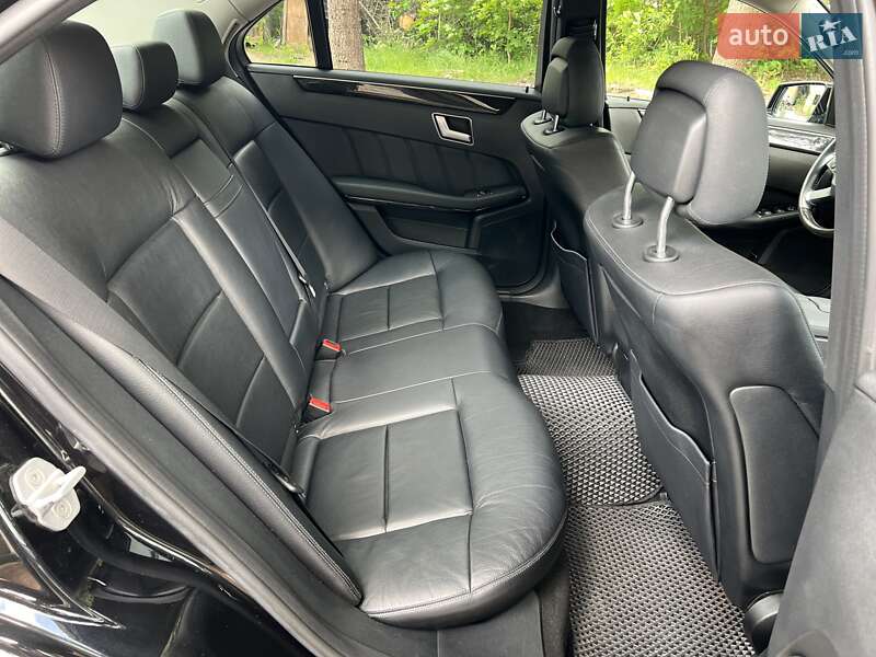 Седан Mercedes-Benz E-Class 2012 в Львове