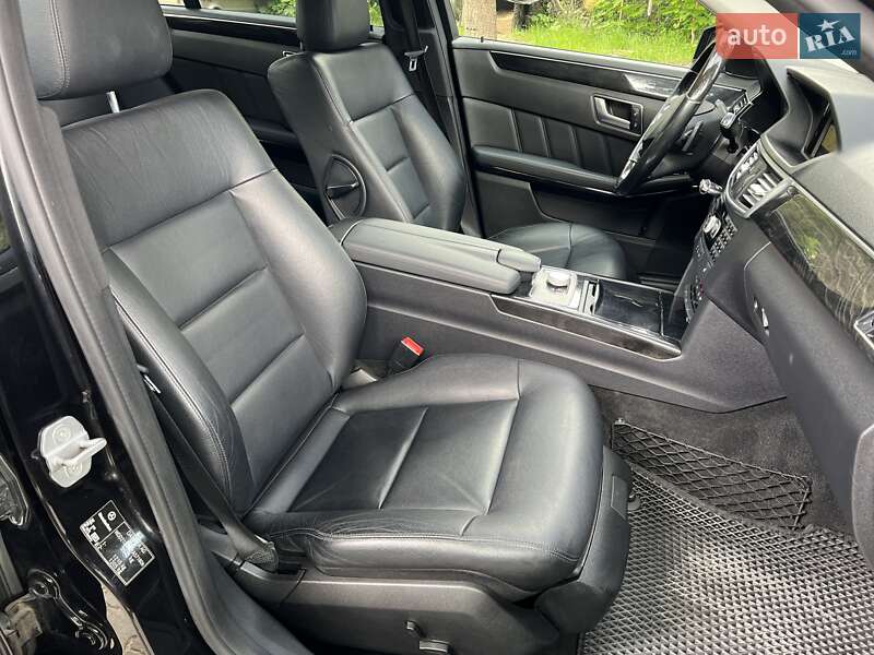 Седан Mercedes-Benz E-Class 2012 в Львове