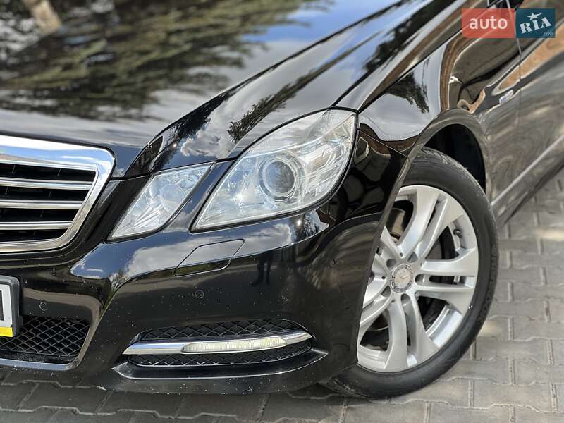 Седан Mercedes-Benz E-Class 2012 в Львове