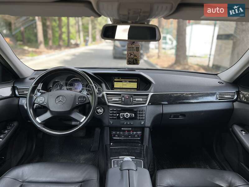 Седан Mercedes-Benz E-Class 2012 в Львове