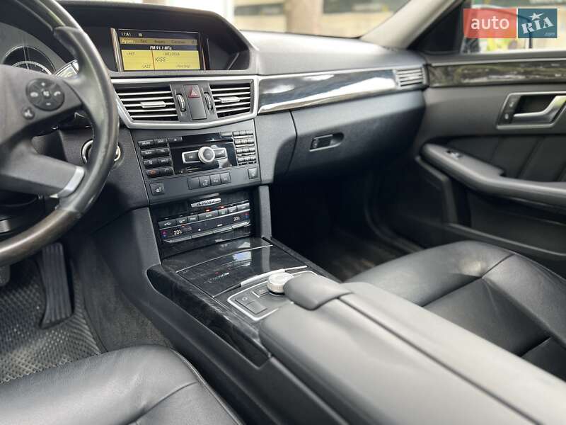 Седан Mercedes-Benz E-Class 2012 в Львове