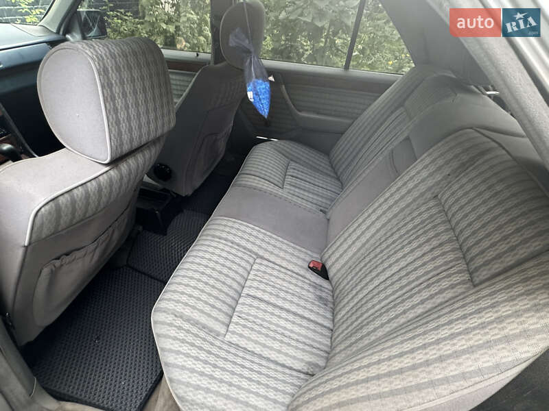 Седан Mercedes-Benz E-Class 1991 в Черкассах