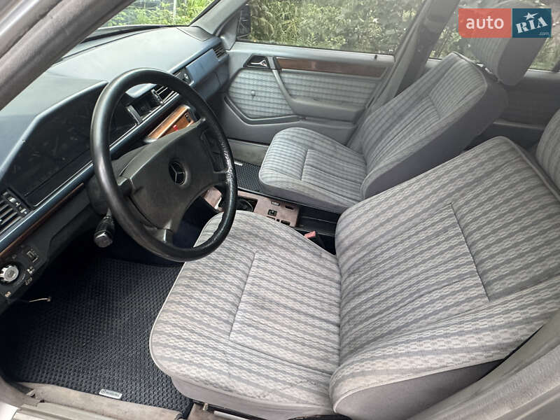 Седан Mercedes-Benz E-Class 1991 в Черкассах