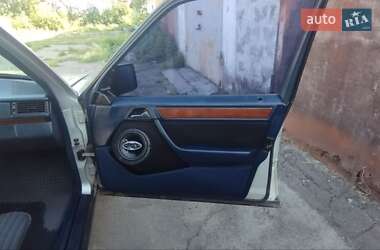 Седан Mercedes-Benz E-Class 1987 в 