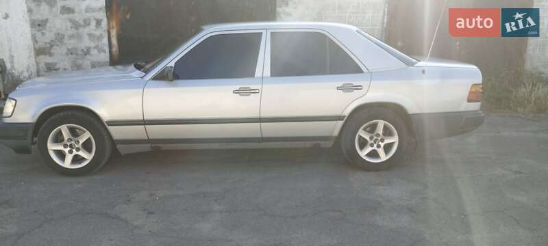 Mercedes-Benz E-Class 1987