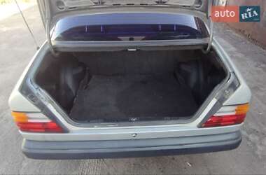 Седан Mercedes-Benz E-Class 1987 в 