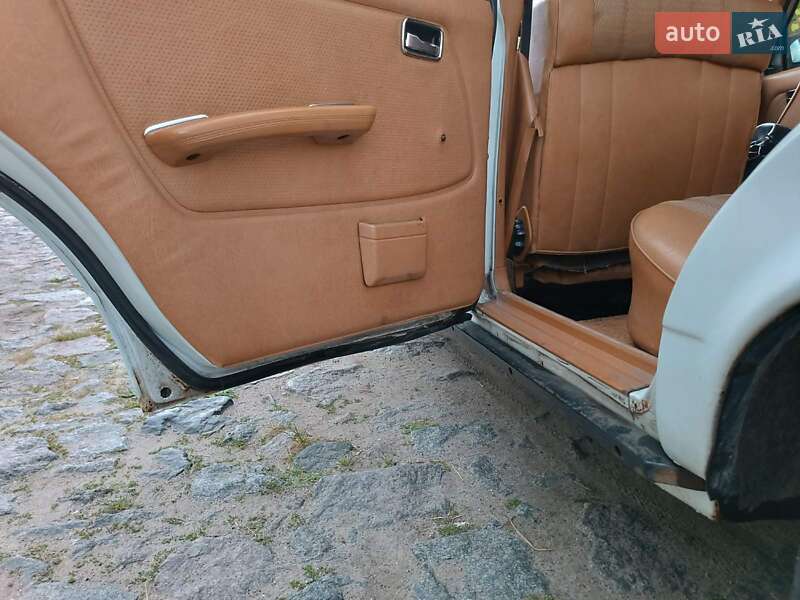 Седан Mercedes-Benz E-Class 1981 в Славуті