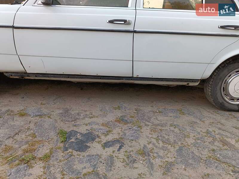 Седан Mercedes-Benz E-Class 1981 в Славуті