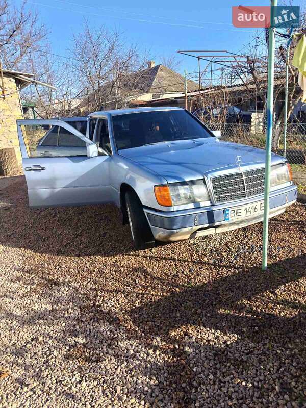 Седан Mercedes-Benz E-Class 1992 в Веселинове