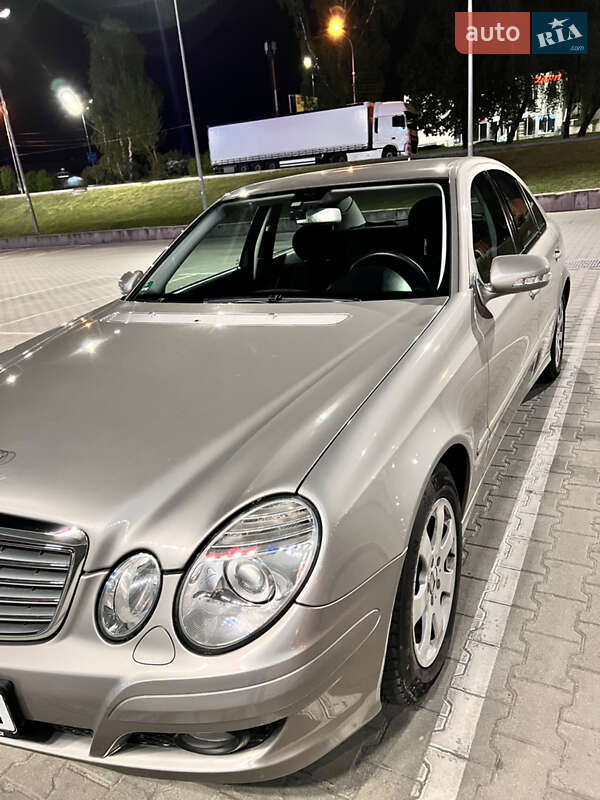 Седан Mercedes-Benz E-Class 2006 в Киеве
