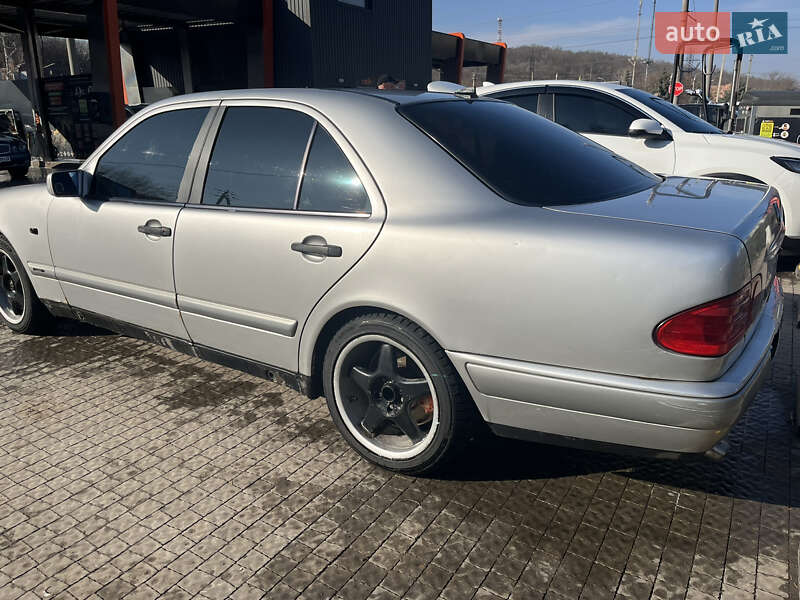 Седан Mercedes-Benz E-Class 1996 в Полтаве
