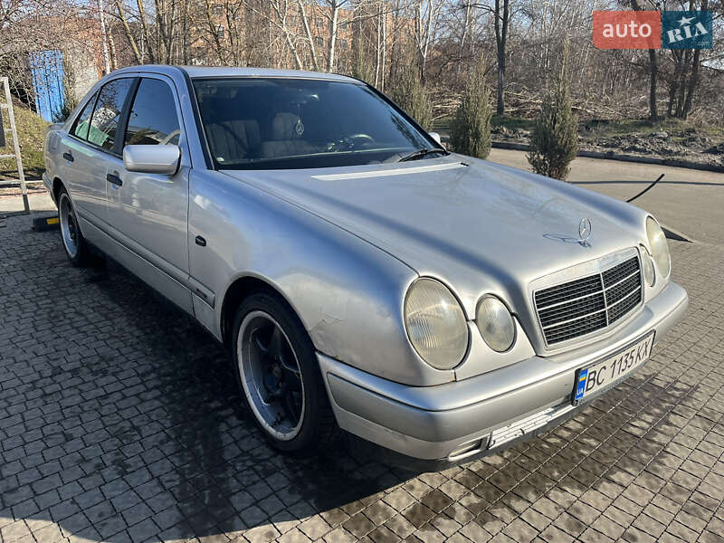 Седан Mercedes-Benz E-Class 1996 в Полтаве