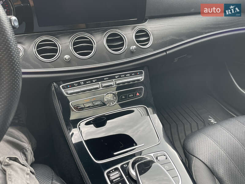 Седан Mercedes-Benz E-Class 2016 в Києві