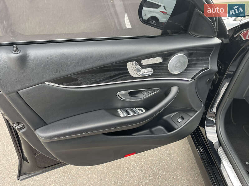 Седан Mercedes-Benz E-Class 2016 в Києві