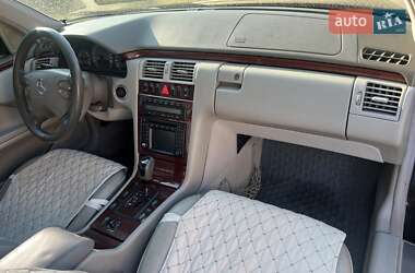 Седан Mercedes-Benz E-Class 2001 в Києві