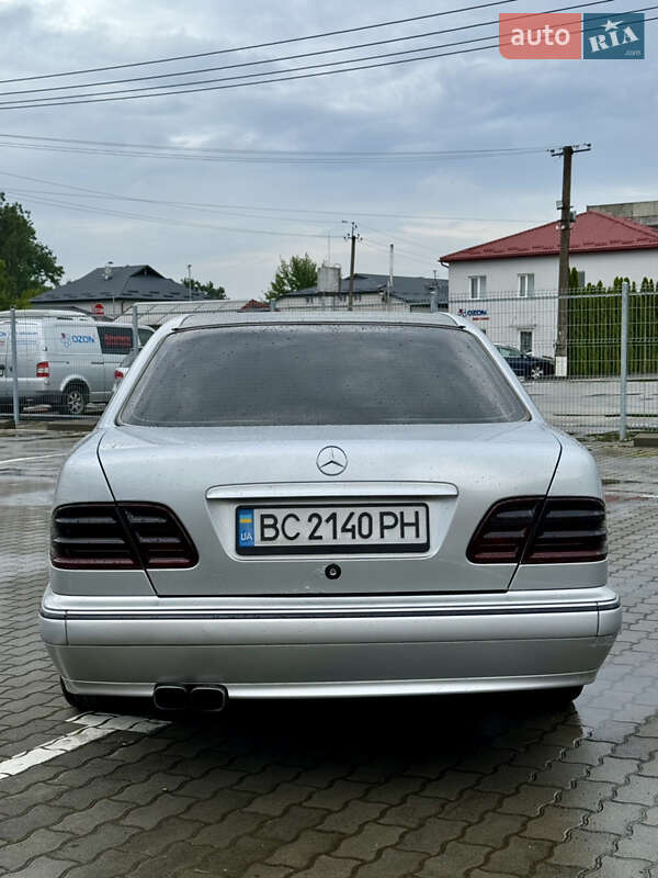 Седан Mercedes-Benz E-Class 2000 в Городке