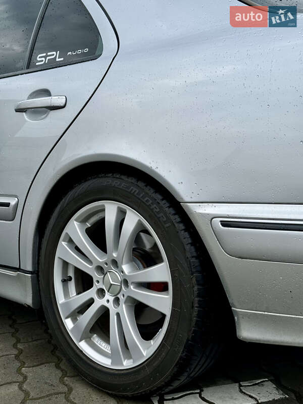 Седан Mercedes-Benz E-Class 2000 в Городке