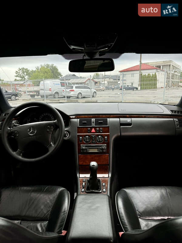 Седан Mercedes-Benz E-Class 2000 в Городке