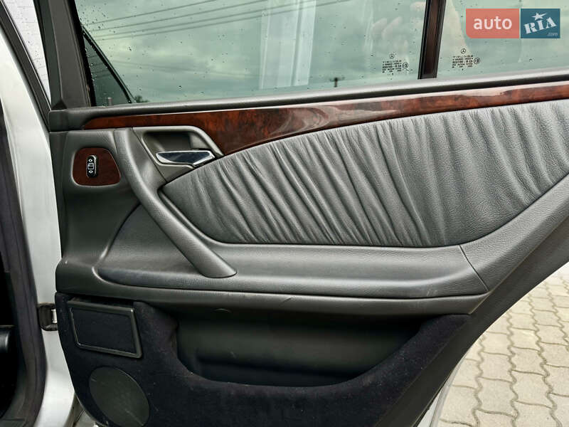 Седан Mercedes-Benz E-Class 2000 в Городке